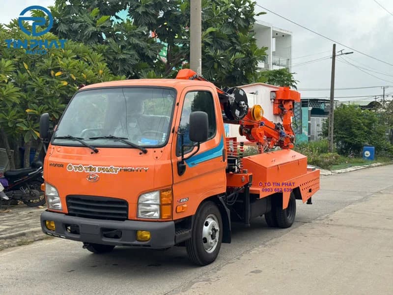 Xe Thang Nâng Người Hyundai 14 Mét 6