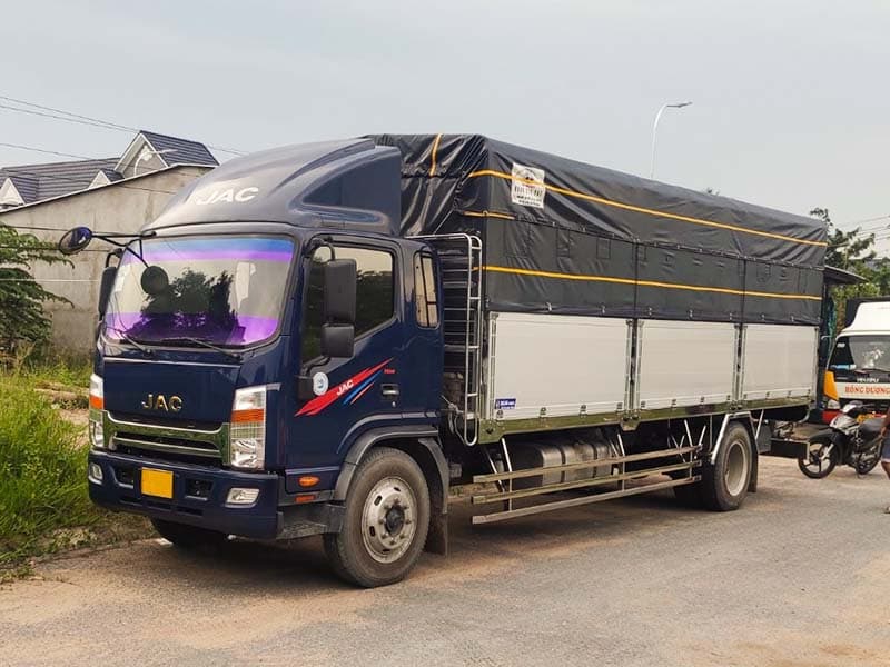 Xe Tải JAC 9 Tấn Thùng Mui Bạt Dài 7 Mét