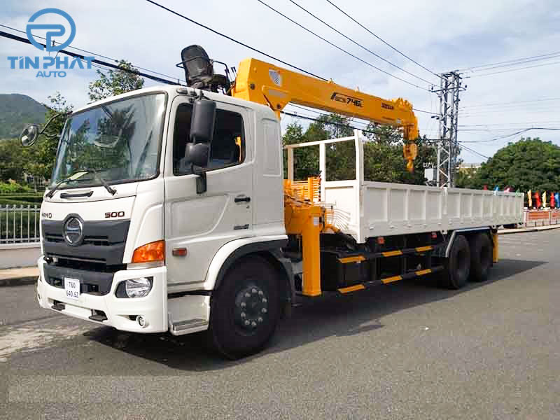 Xe tải Hino 3 chân gắn cẩu Soosan SCS 746