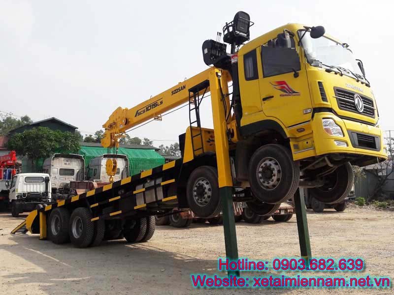 xe-nang-dau-dongfeng-4chan-cho-may-cong-trinh-gan-cau
