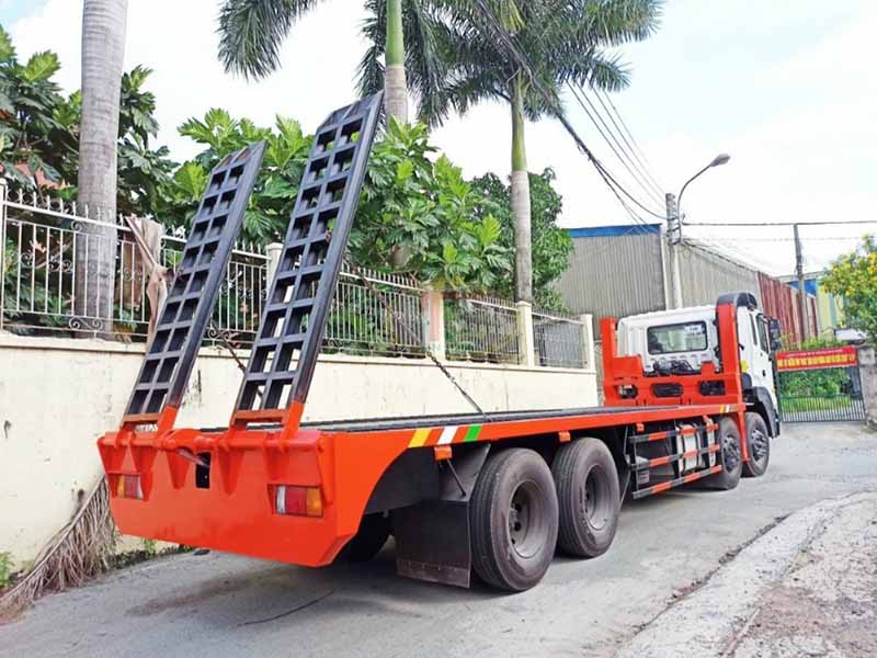 xe-nang-dau-hyundai-hd320-cho-xe-cong-trinh