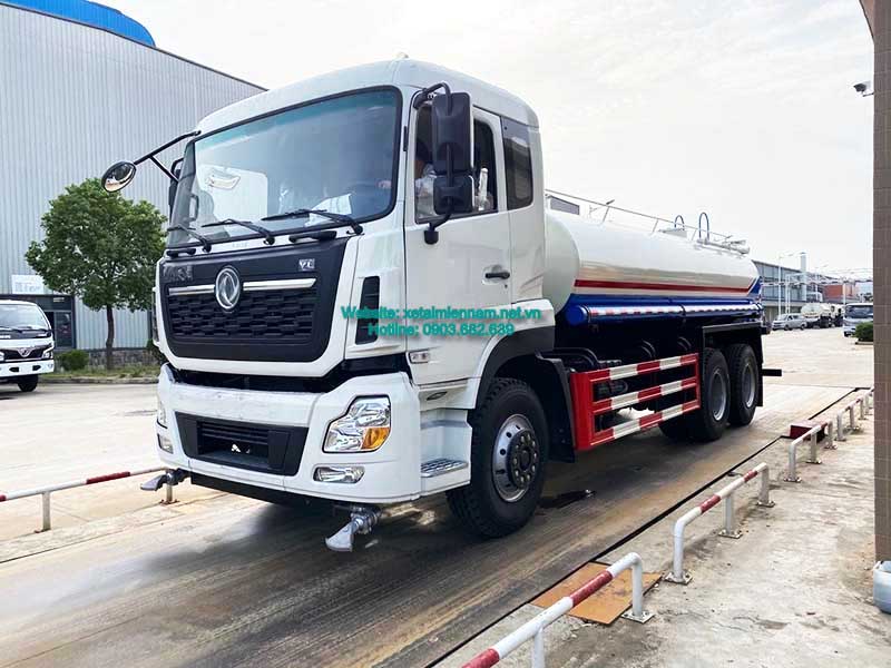 xe-phun-nuoc-rua-duong-13-khoi-dongfeng