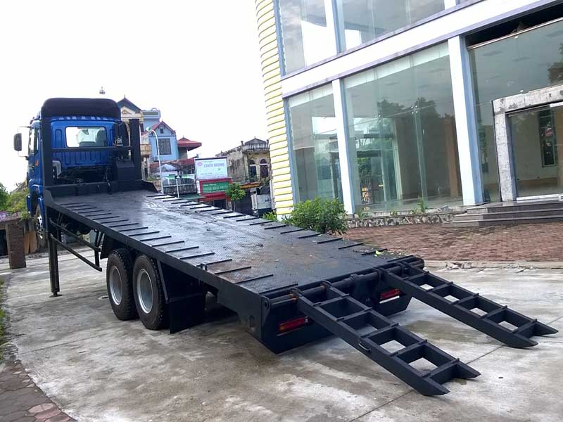 Xe nâng đầu chở xe cơ giới Thaco Auman.