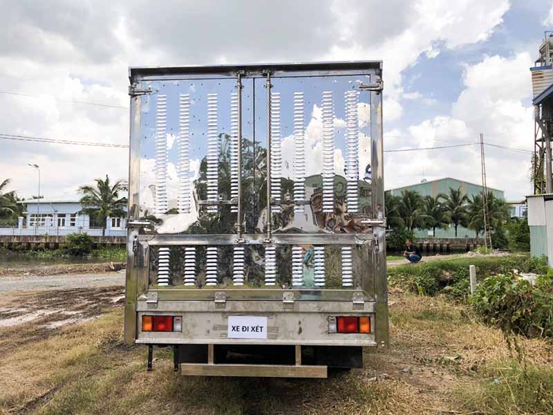 Xe tải isuzu 1.8 tấn chở gà con