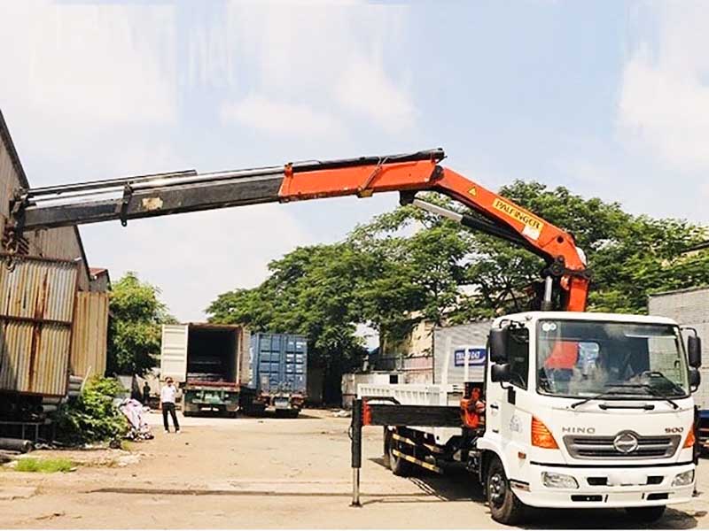 Xe tải Hino 6 tấn gắn cẩu