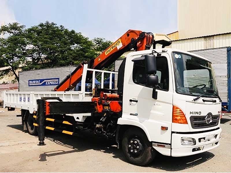 Xe tải Hino 6 tấn gắn cẩu
