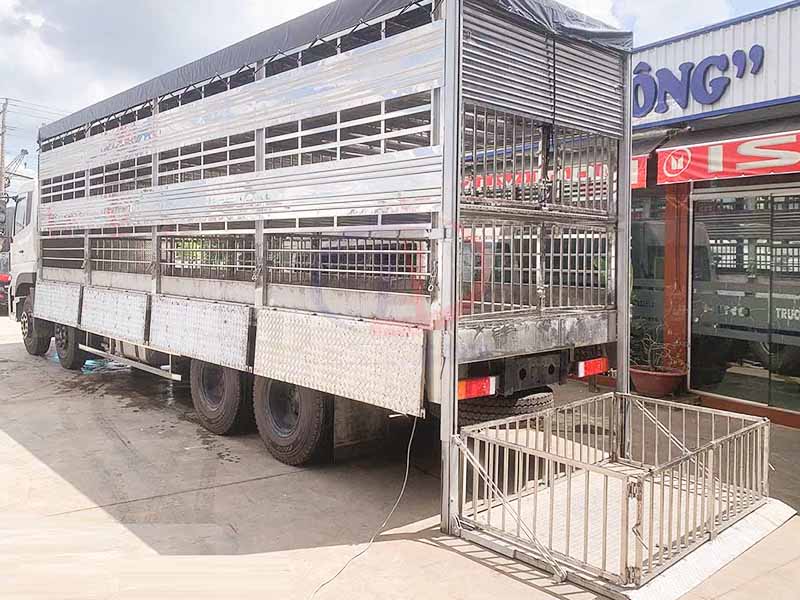 Xe chở heo dongfeng 4 chân