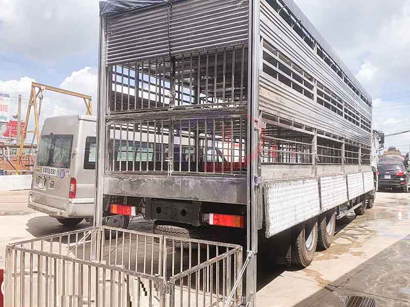 Xe chở heo dongfeng 4 chân