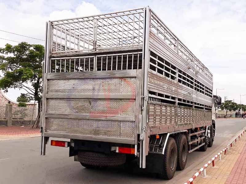 Xe chở heo dongfeng 4 chân